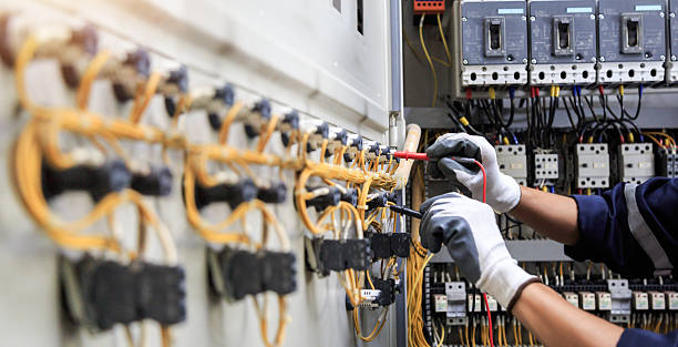 Professional Electrician technician working in Hudson Oaks, TX